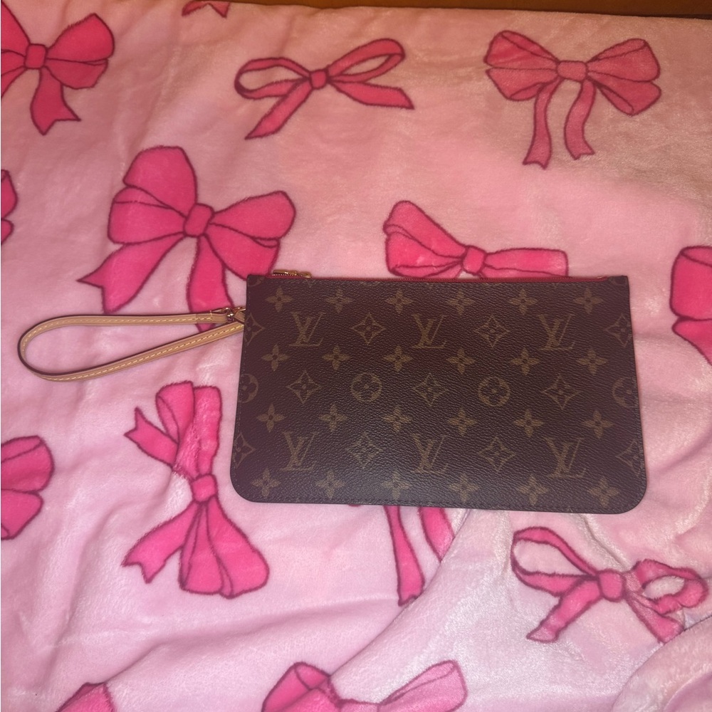 Louis Vuitton never full mm pouch wristlet